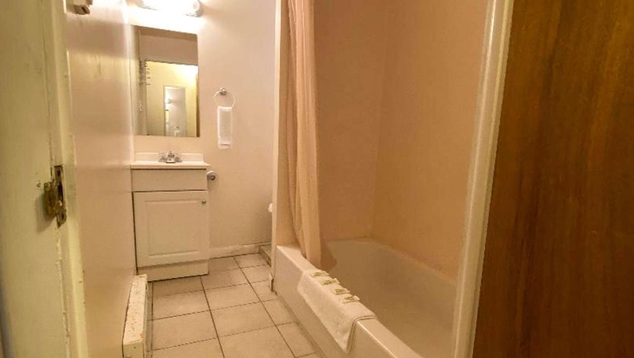 Country Place Inn And Suites White Haven Eksteriør bilde