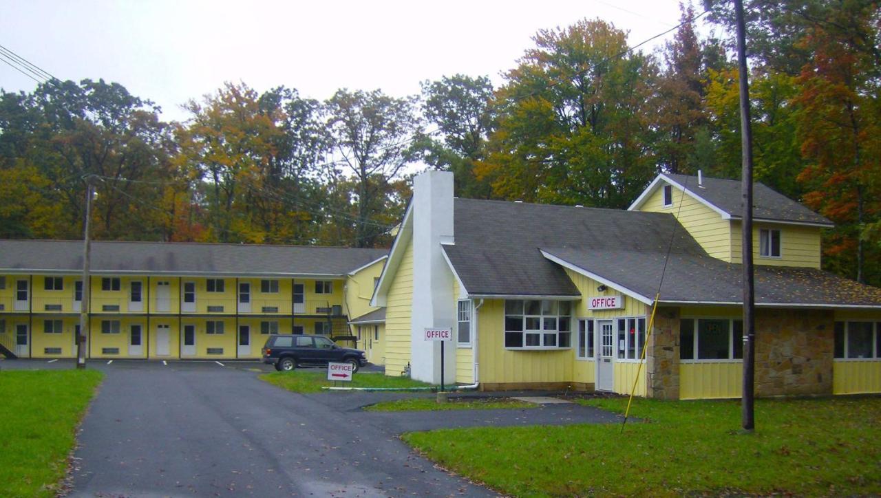 Country Place Inn And Suites White Haven Eksteriør bilde