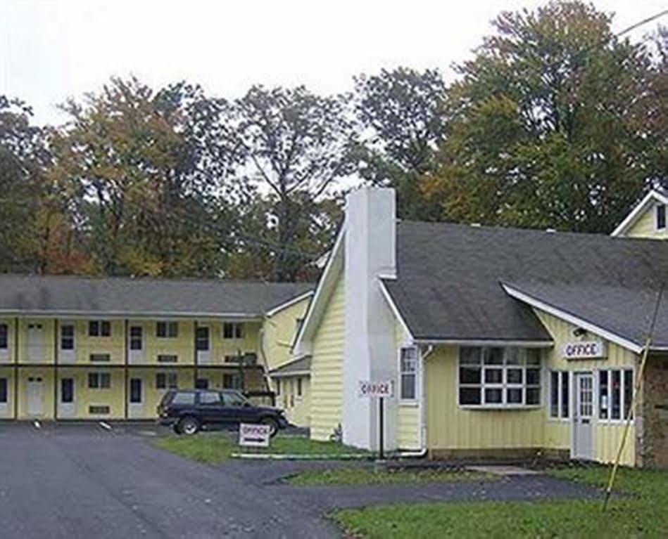 Country Place Inn And Suites White Haven Eksteriør bilde